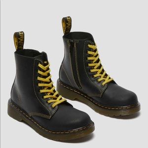 NWOT Dr. Martens 1460 Pablo lace up boots